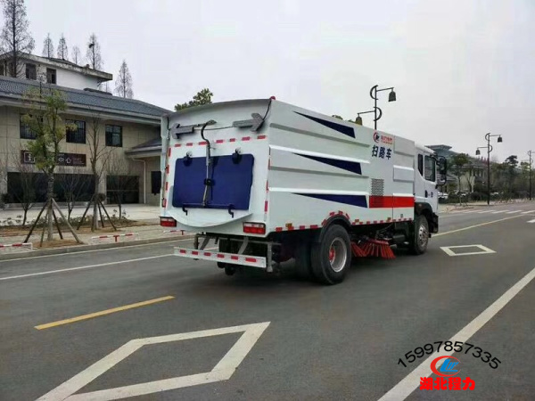 東風(fēng)D9掃路車