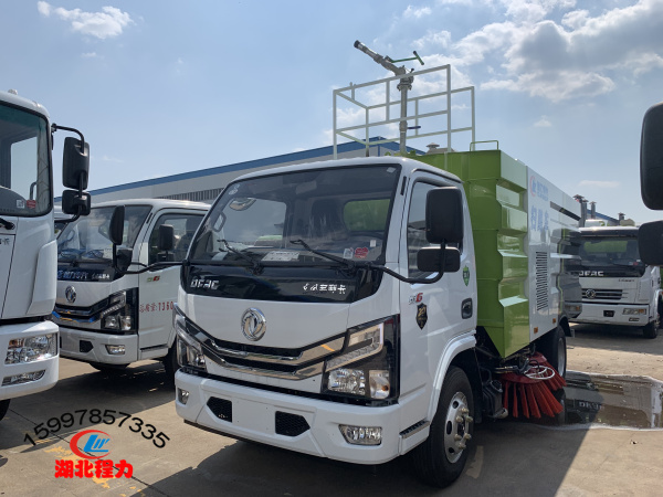 國(guó)六東風(fēng)小多利卡5方掃路車帶綠化灑水炮
