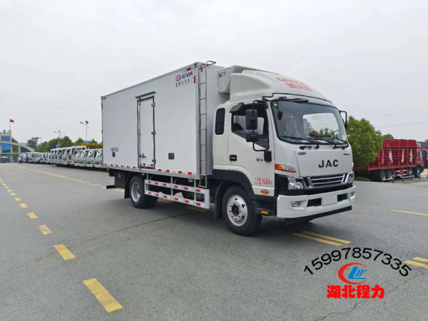 江淮德沃斯V8冷藏車廂長5.5米