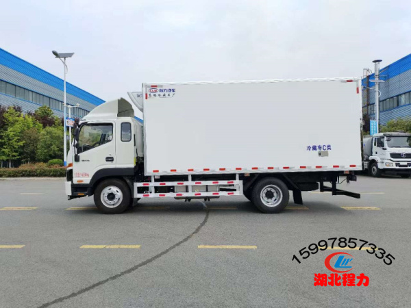江淮德沃斯V8冷藏車廂長5.5米