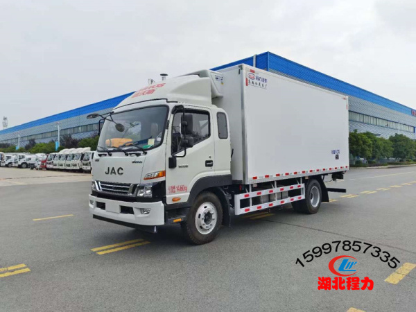 江淮德沃斯V8冷藏車廂長5.5米