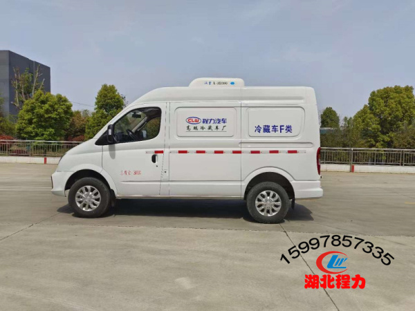 上汽大通V80面包式冷藏車