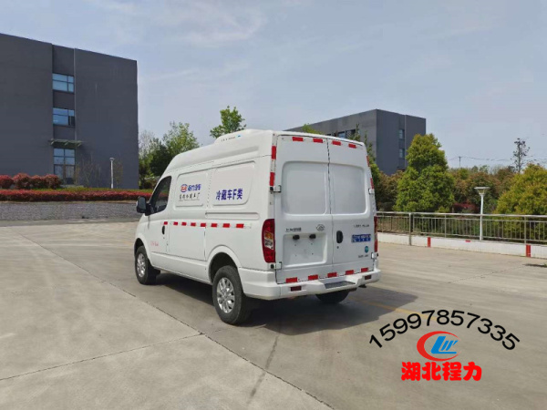上汽大通V80面包式冷藏車